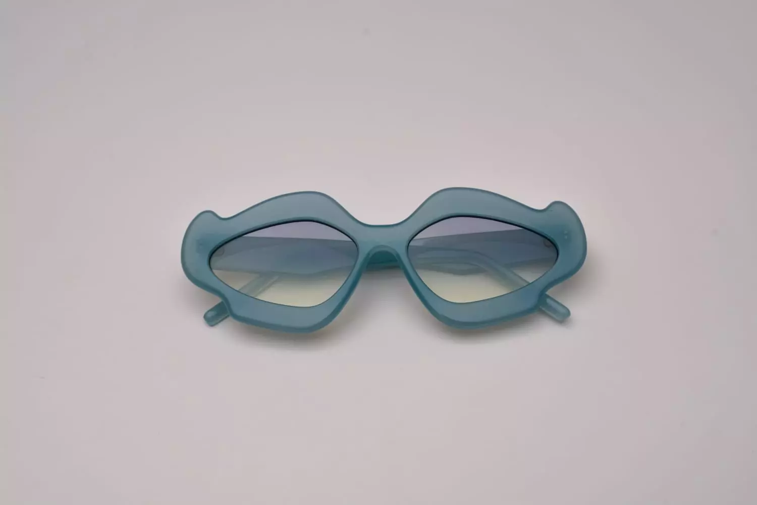 <h3><strong><span style="color: rgb(0, 0, 0)">Wave sunglasses</span></strong></h3>