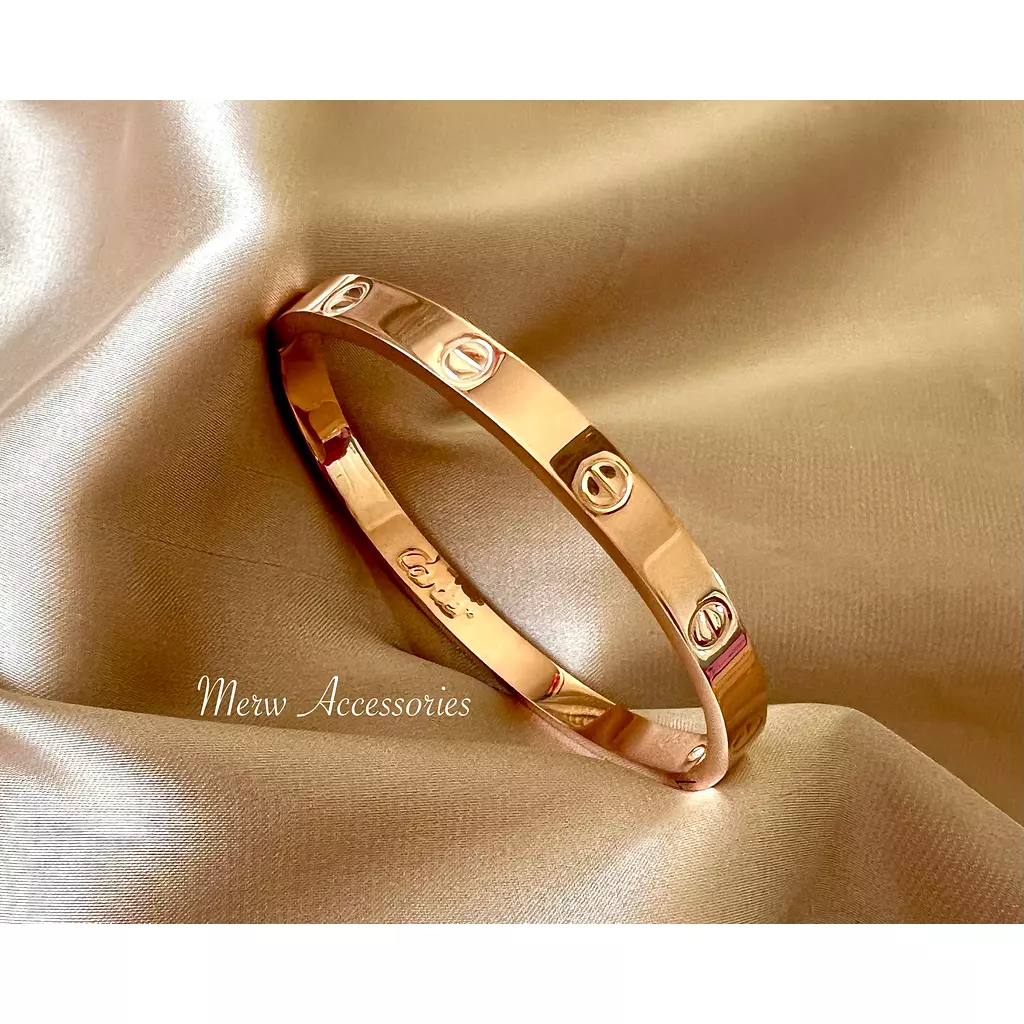 Rose gold bangle 