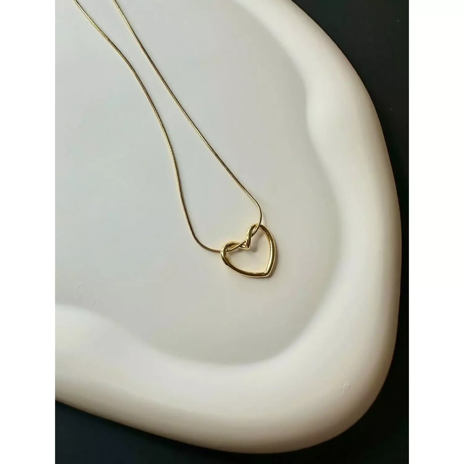 Empty heart necklace  1