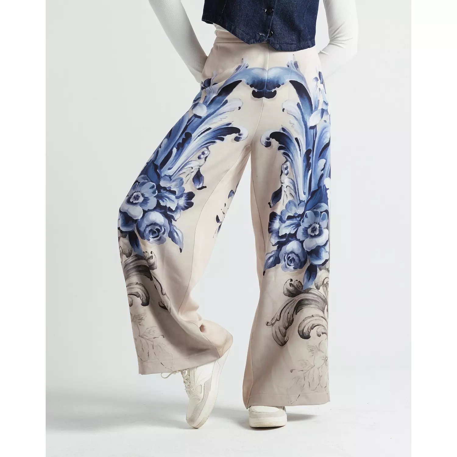 Floral velvet wide leg pants. 2