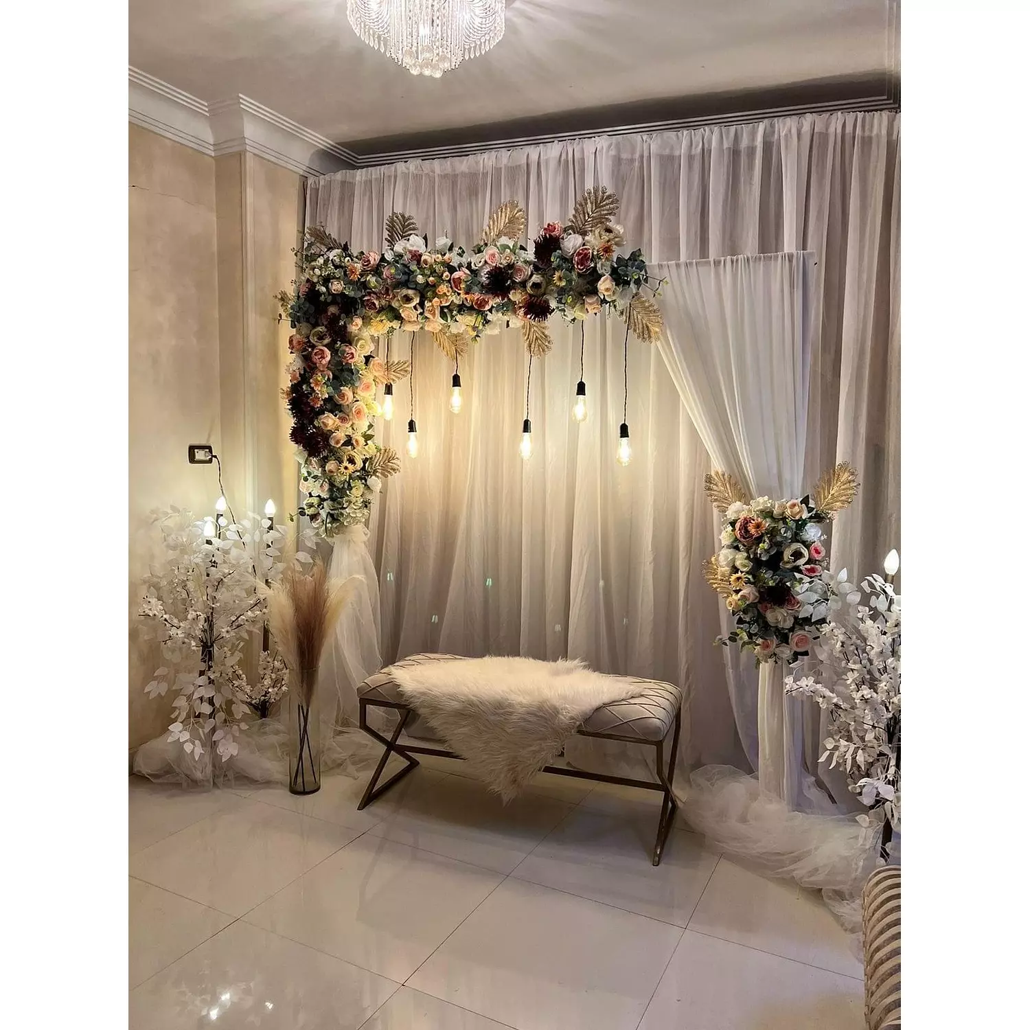 Trendy Kosha with lamps and neat flowers  hover image