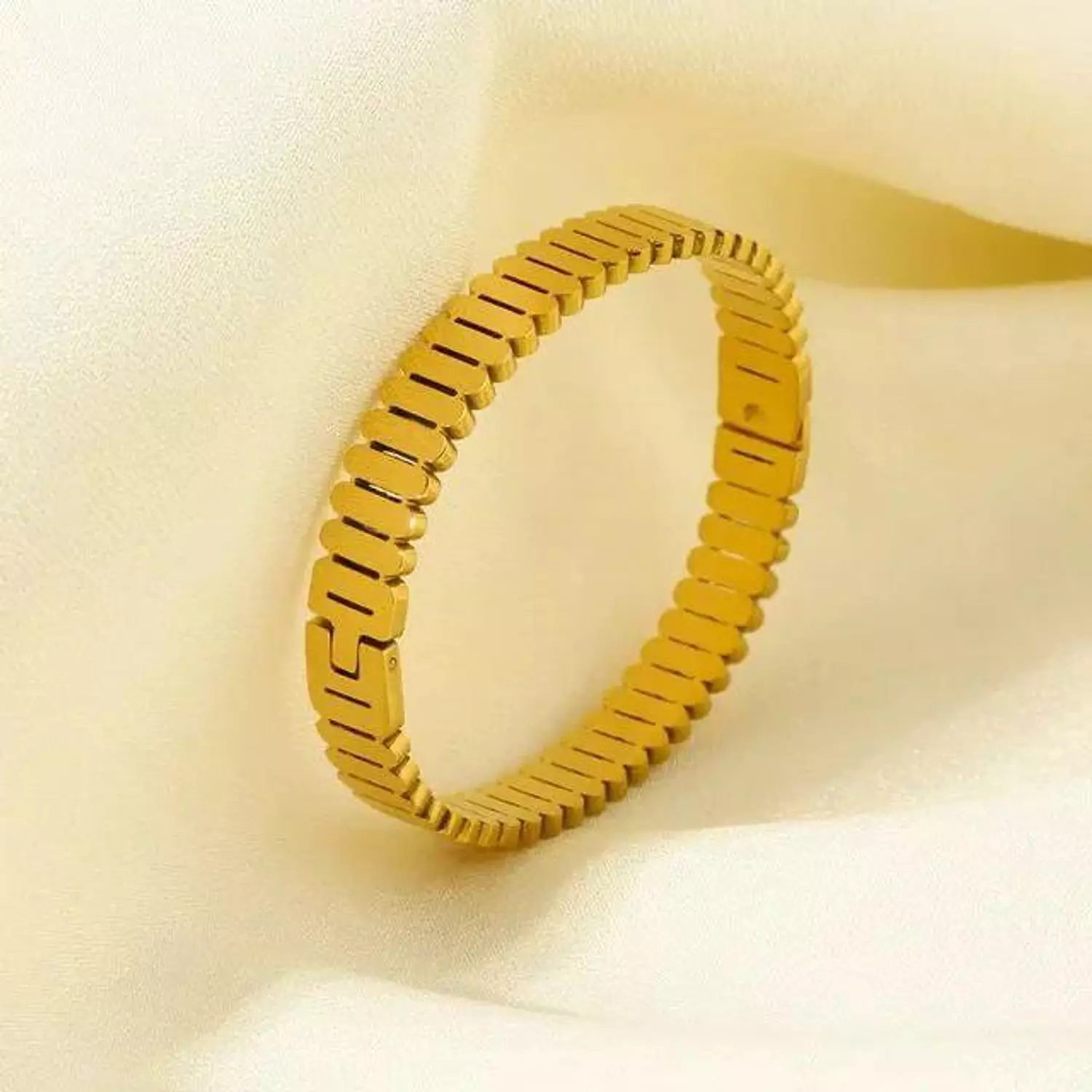 <p><strong><span style="color: #806058">Golden Mirror Bracelet</span></strong></p>