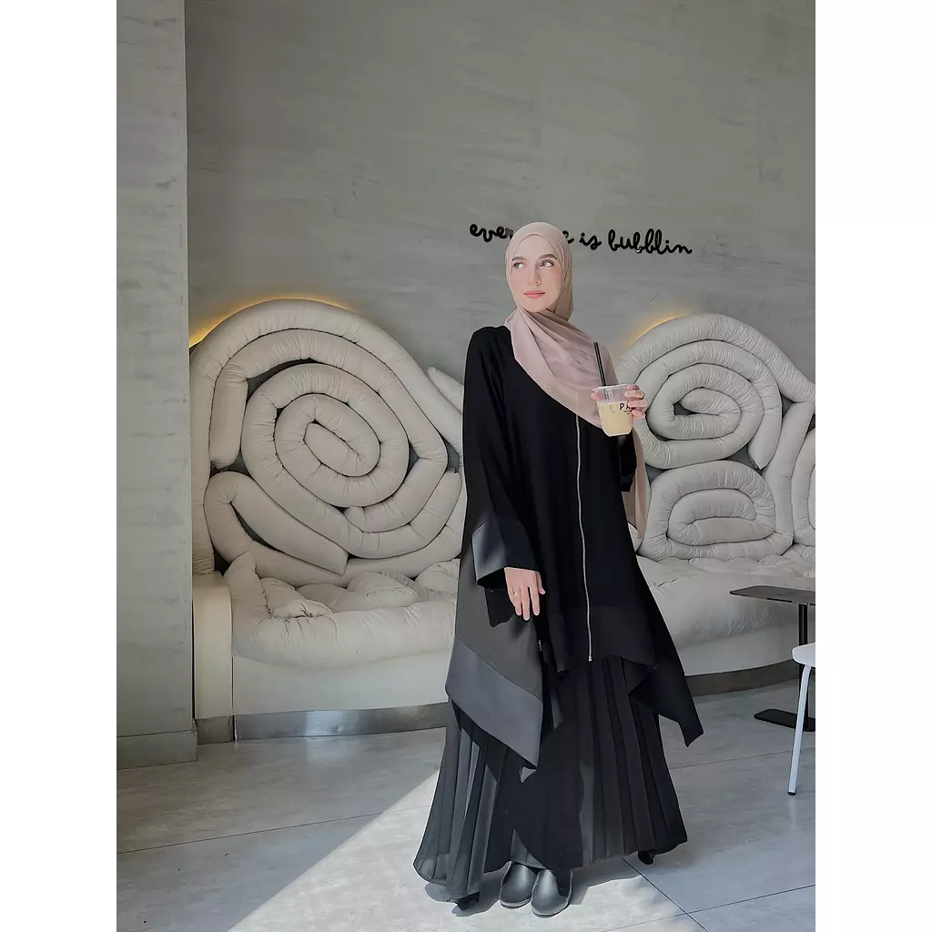 The Zip-Up Abaya Set