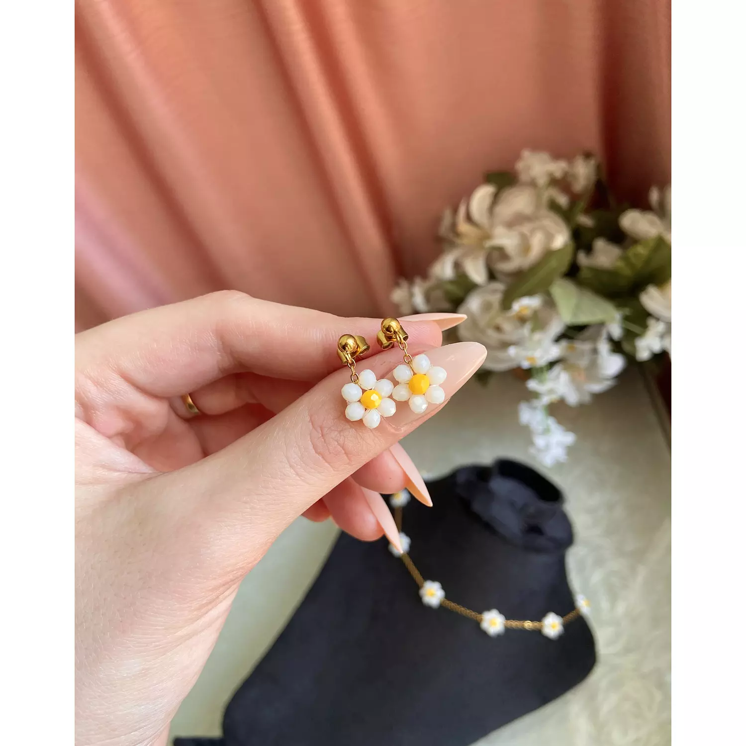 Daisy flower earrings  1