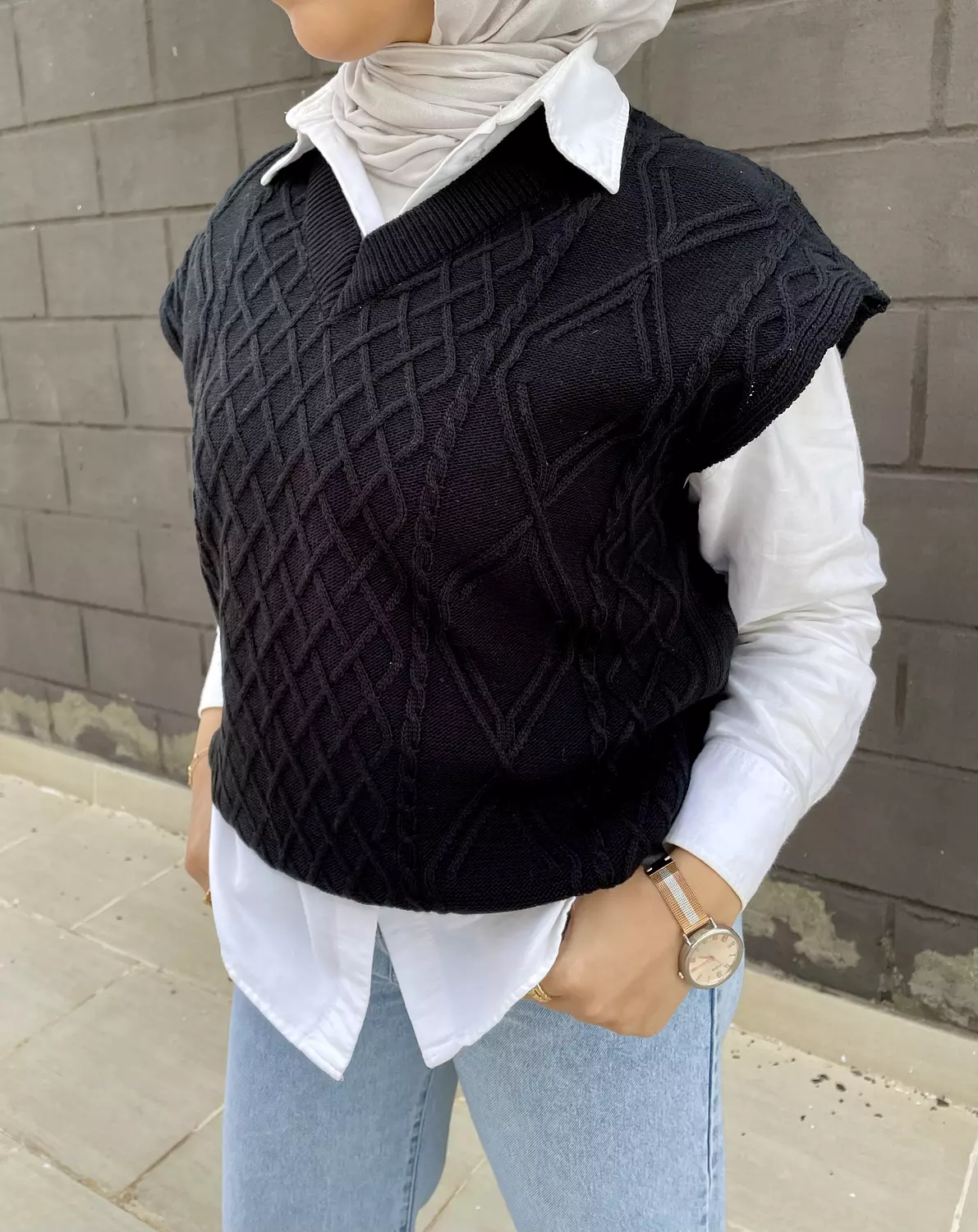 Knitted vest in black 2