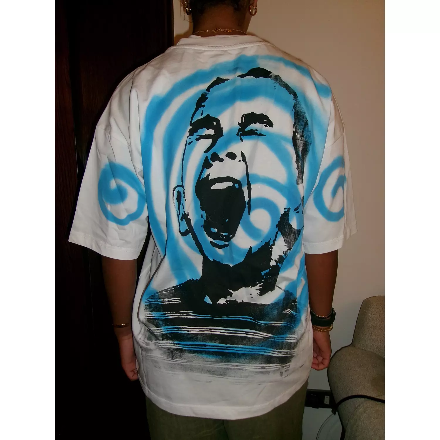 scream in blue  hover image