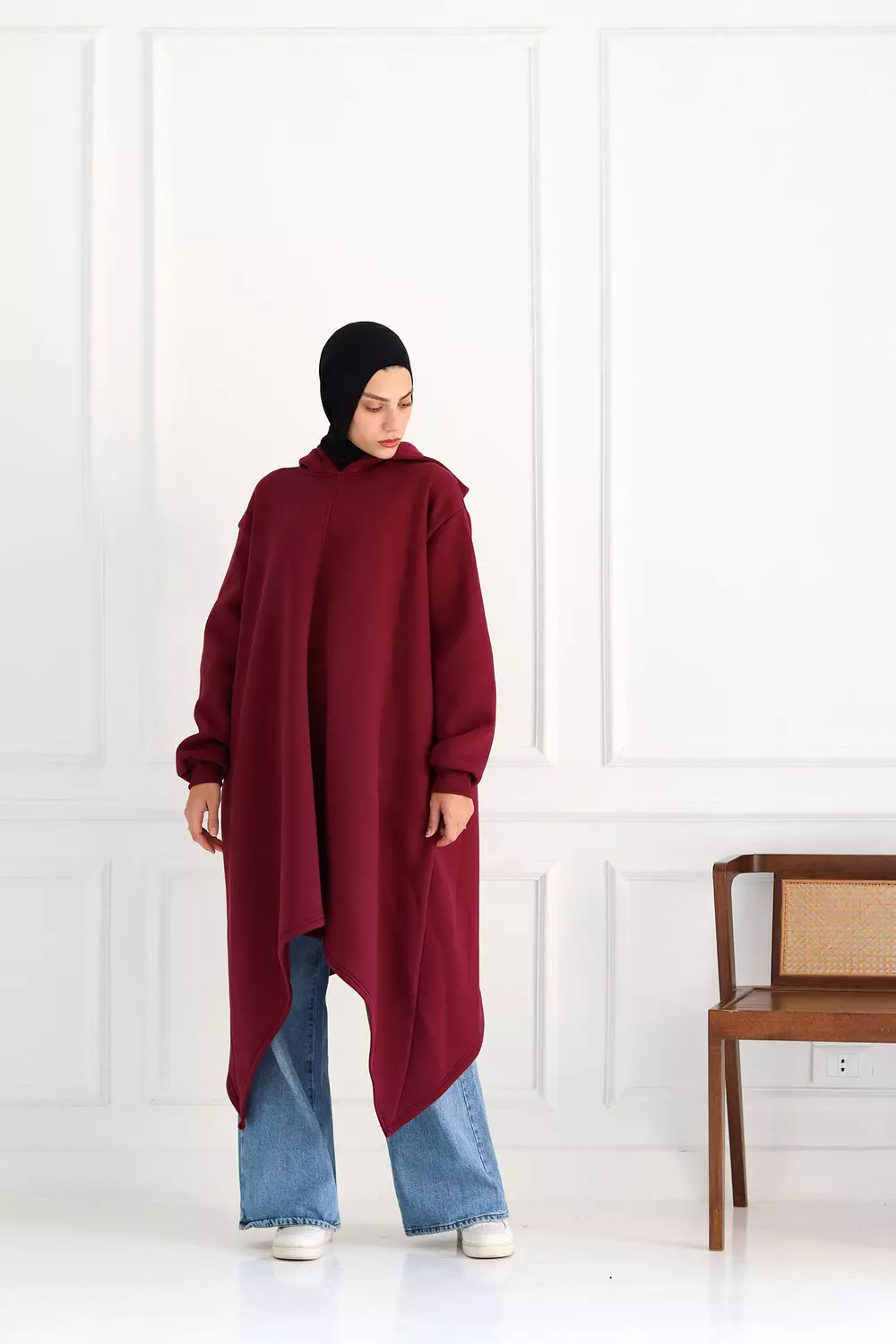 <h4><strong><span style="color: rgb(18, 17, 24)">Maroon Hoodie</span></strong></h4>