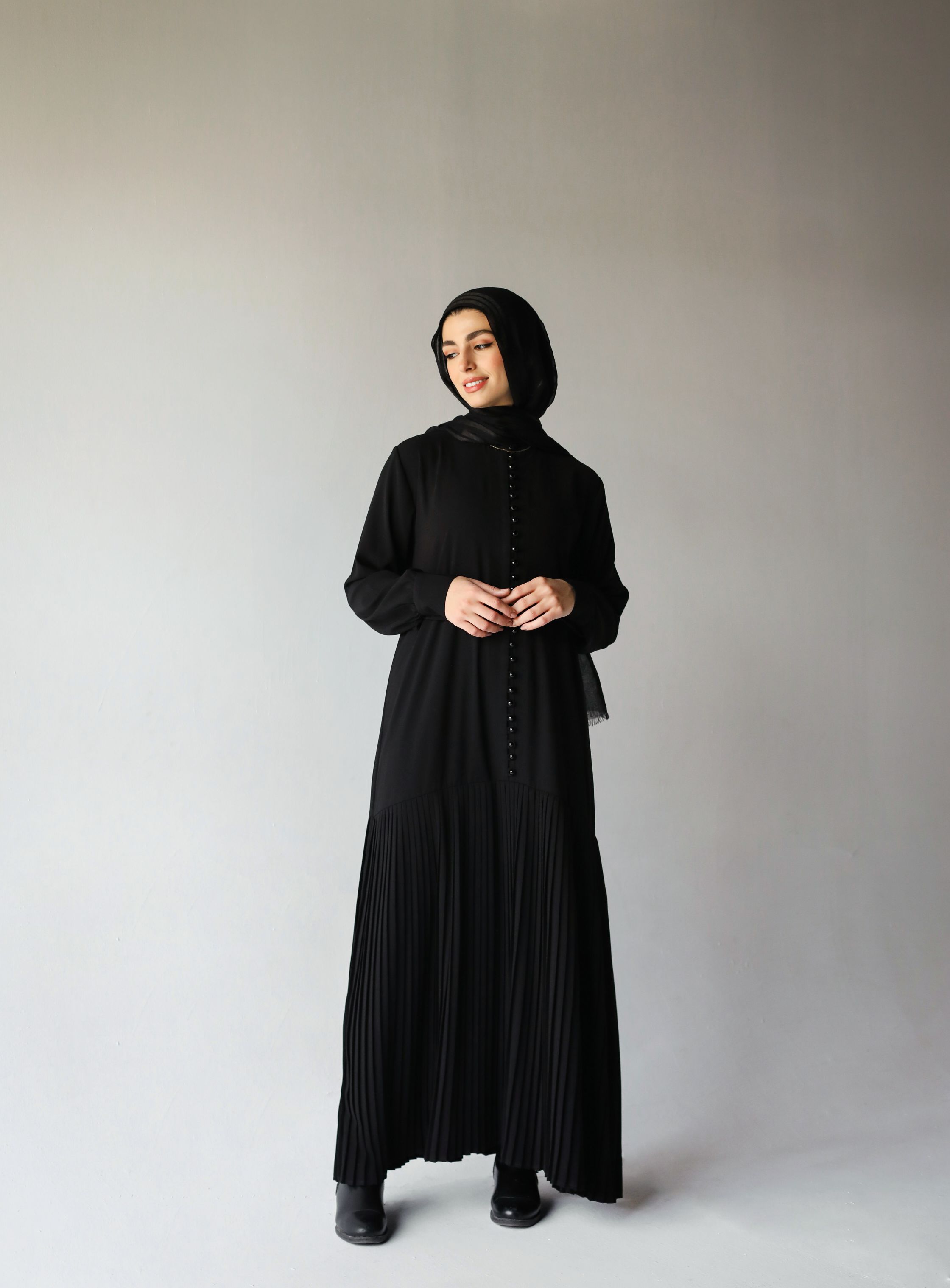 Buttoned Pleated Abaya 4