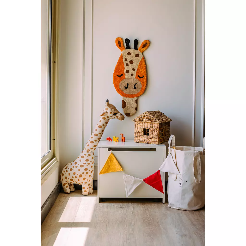 Giraffe tufted wall rug