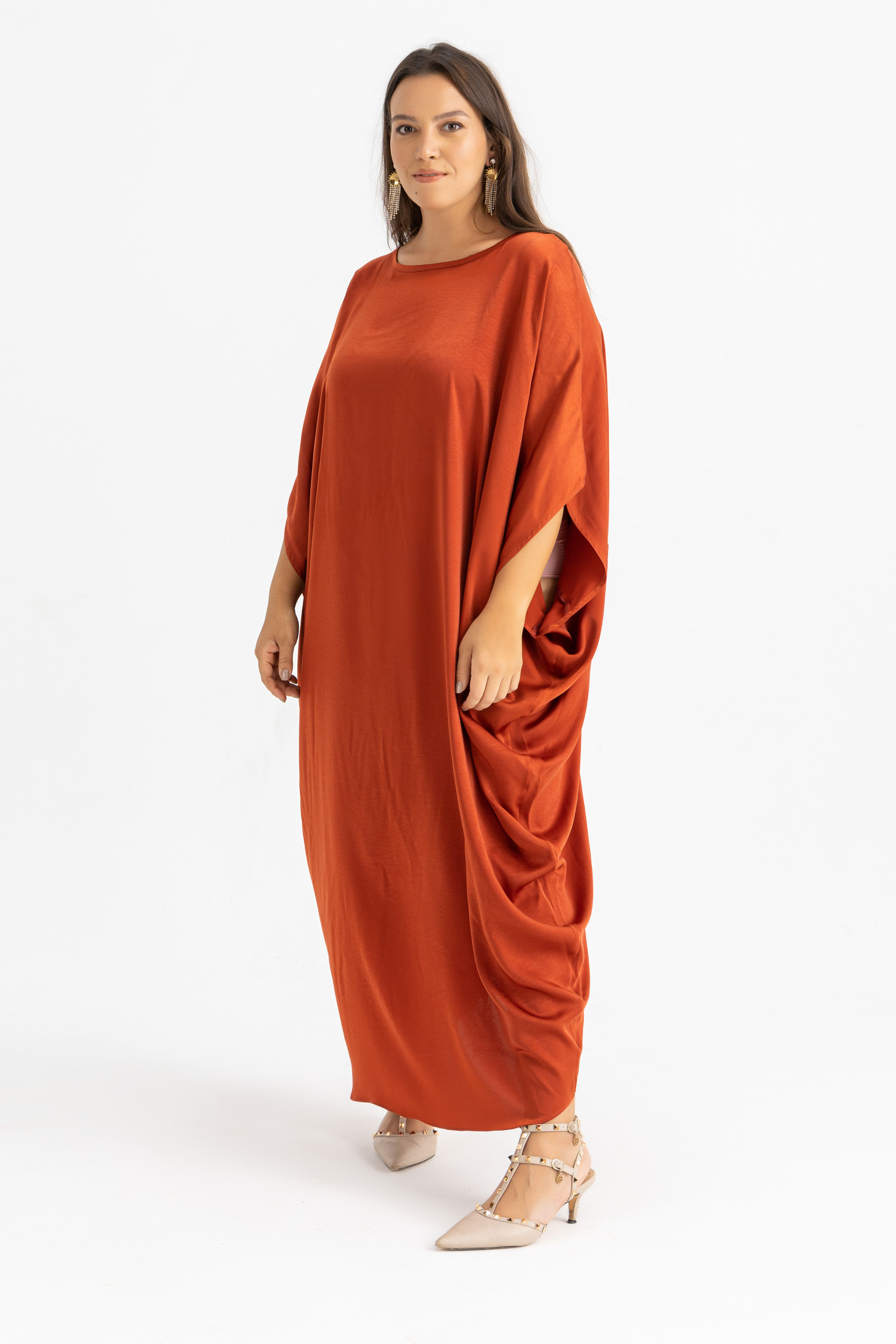 The KAMILIA gathered satin kaftan 3