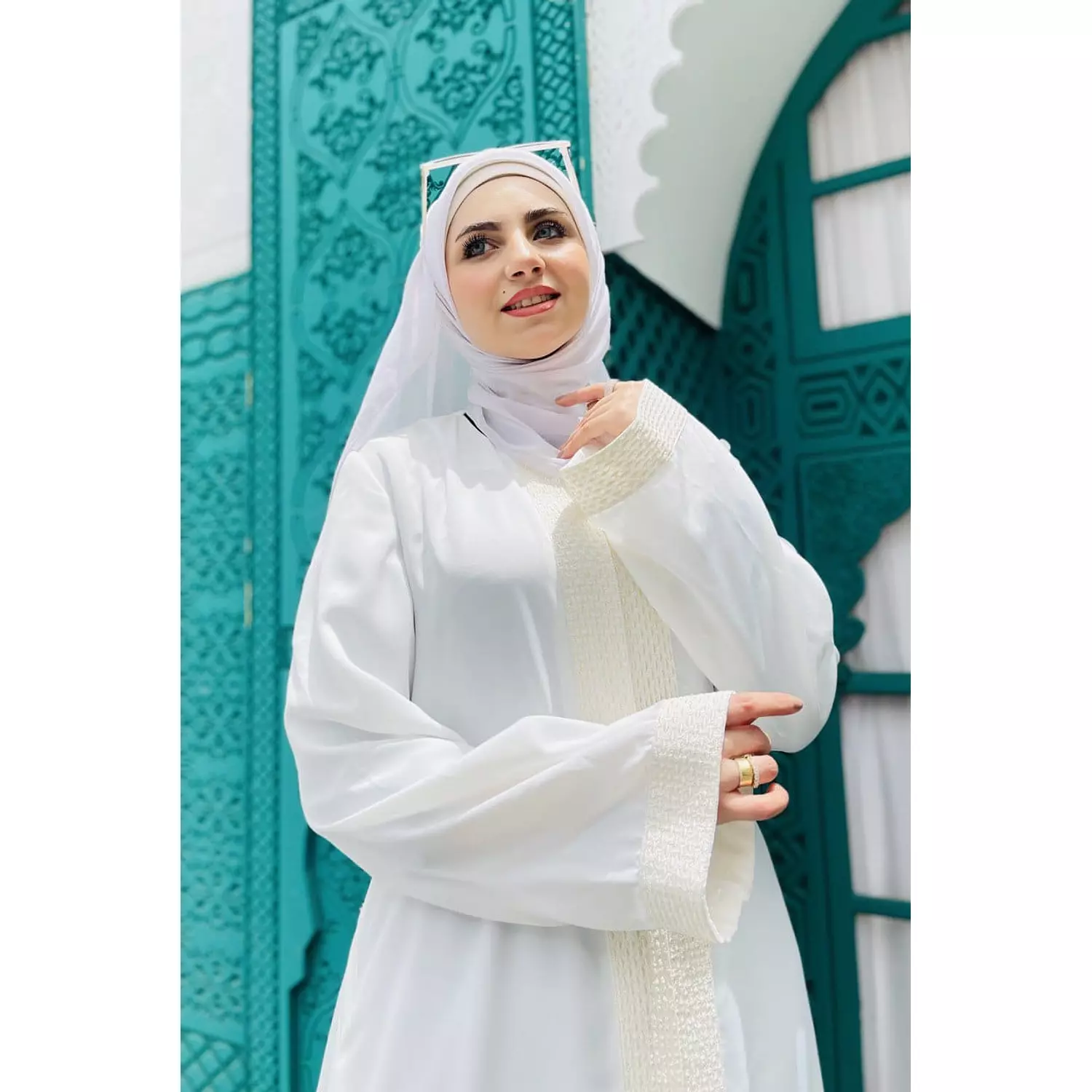 White Abaya  hover image