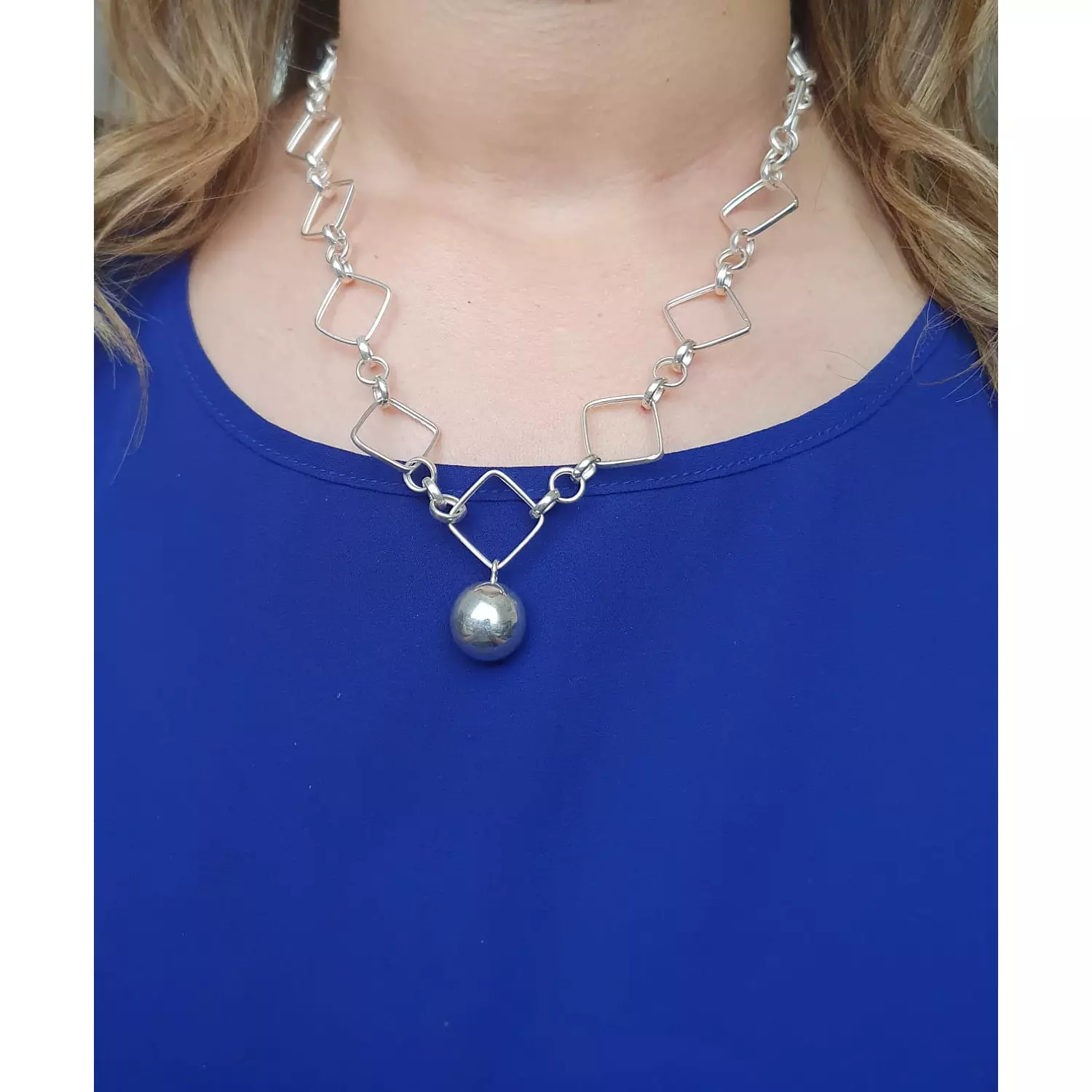 Square collier hover image