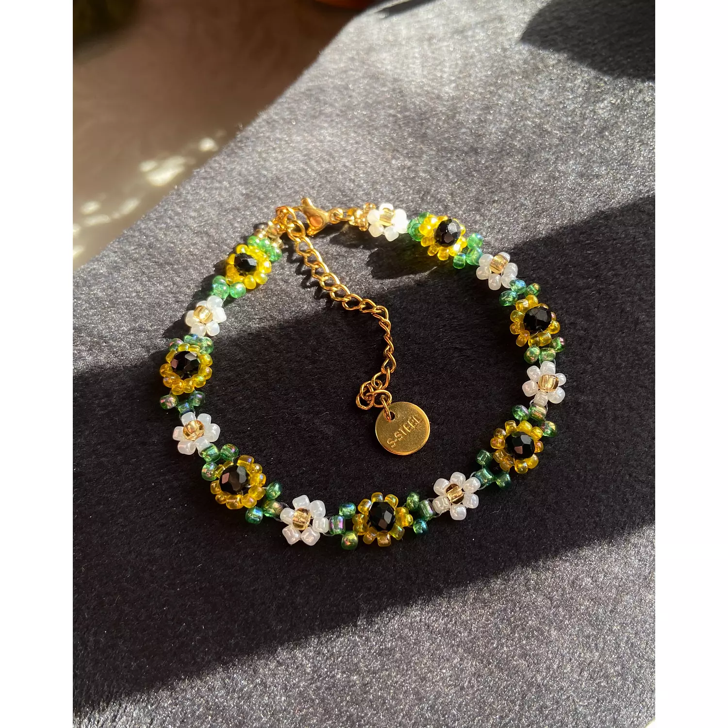 White flowers with sunflowers and garden bracelet🌻 0