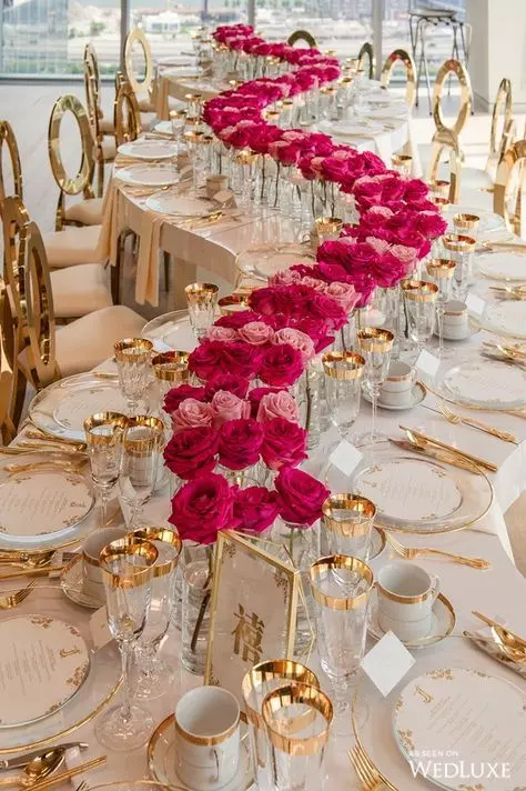 <p><strong>Pink &amp; Gold Mixed Floral Table Furnishing</strong></p>