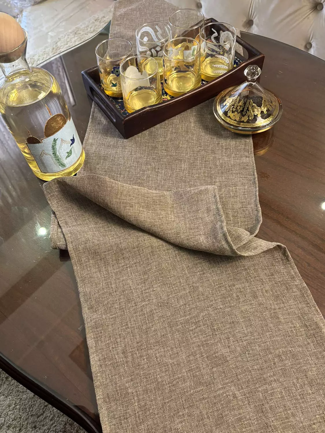 <p>linen Table Runner</p>