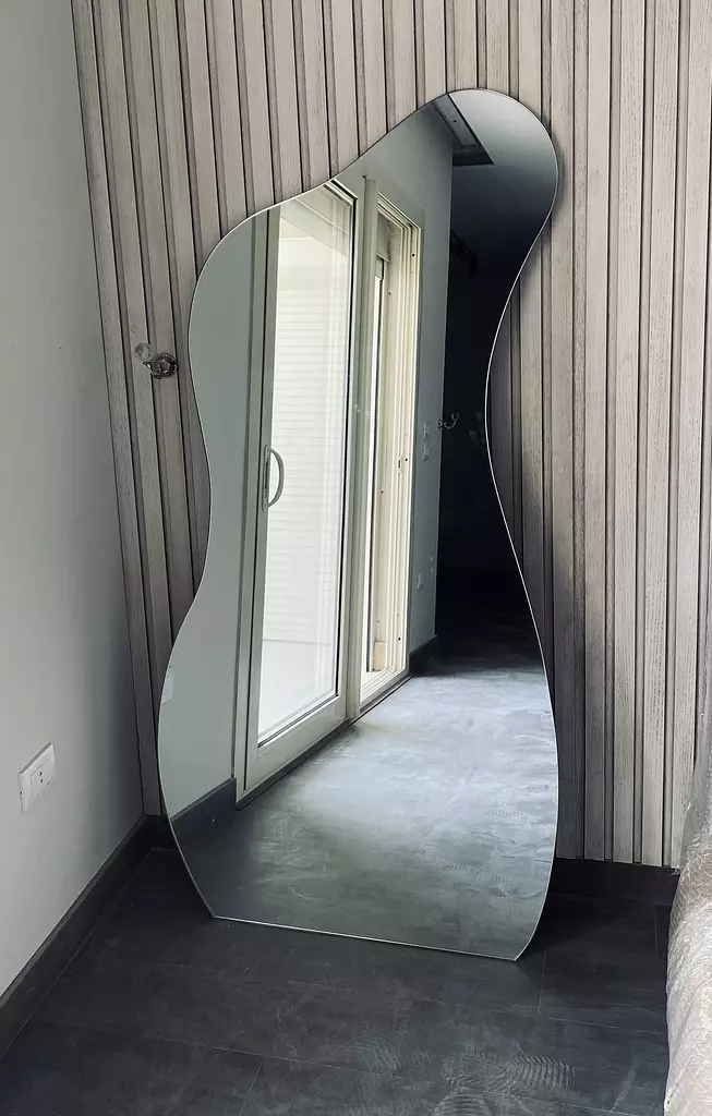 Asymmetric wall mirror 2