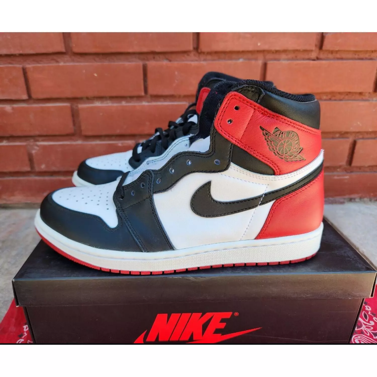 Nike Air Jordan 1 Retro Chicago  hover image