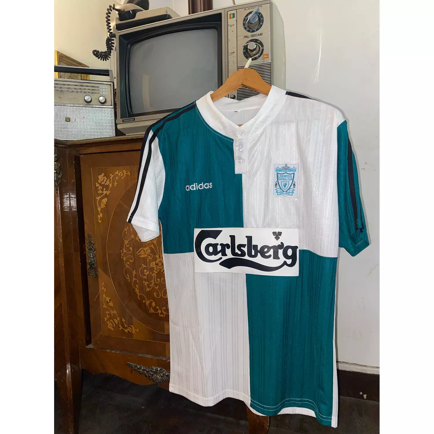 Liverpool 1995-96 Away Shirt hover image