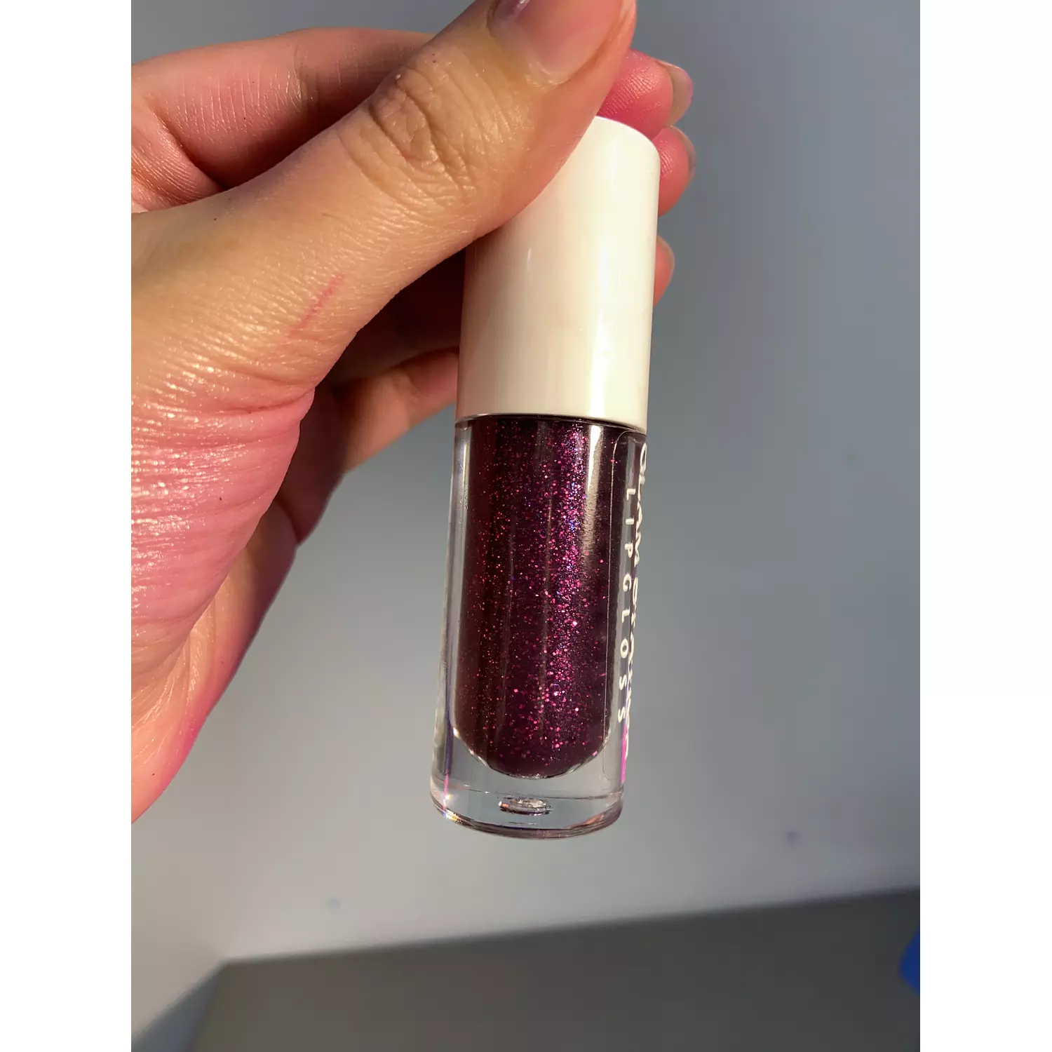 Glittery magic lipgloss 4