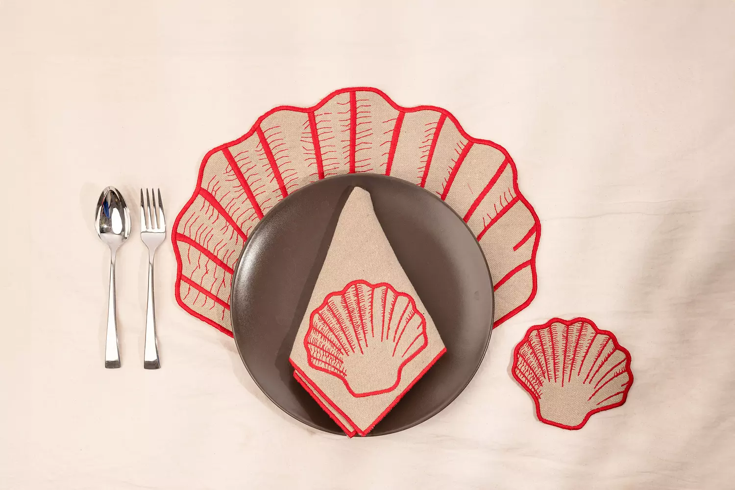 Red Shell Table Set hover image