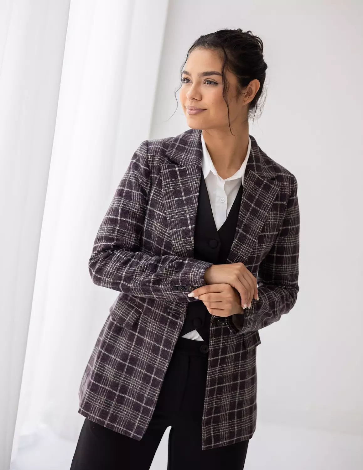 <p><strong>Plum plaid blazer</strong></p><p><br></p>