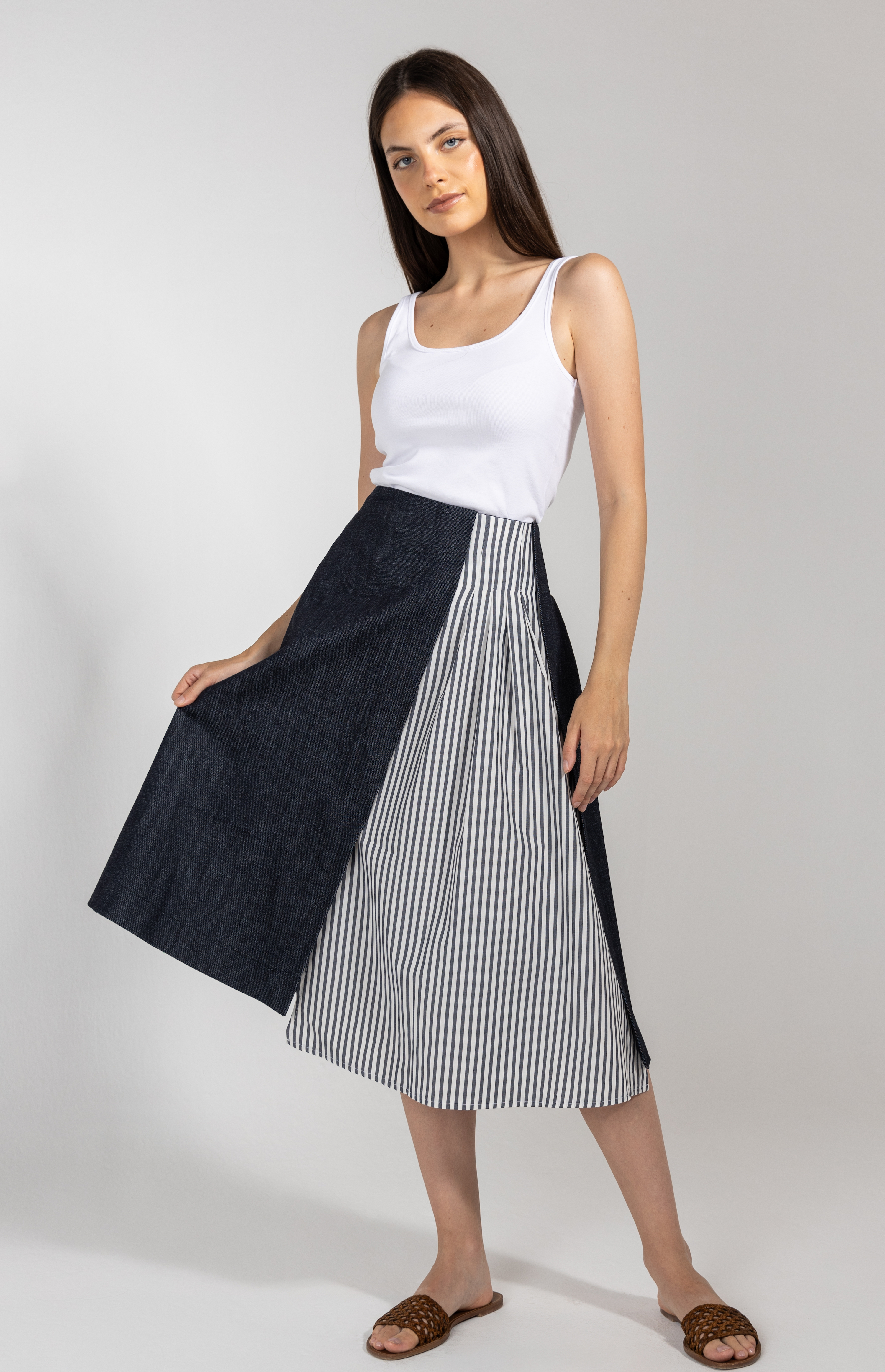 <p>MIDI DENIM SKIRT</p>