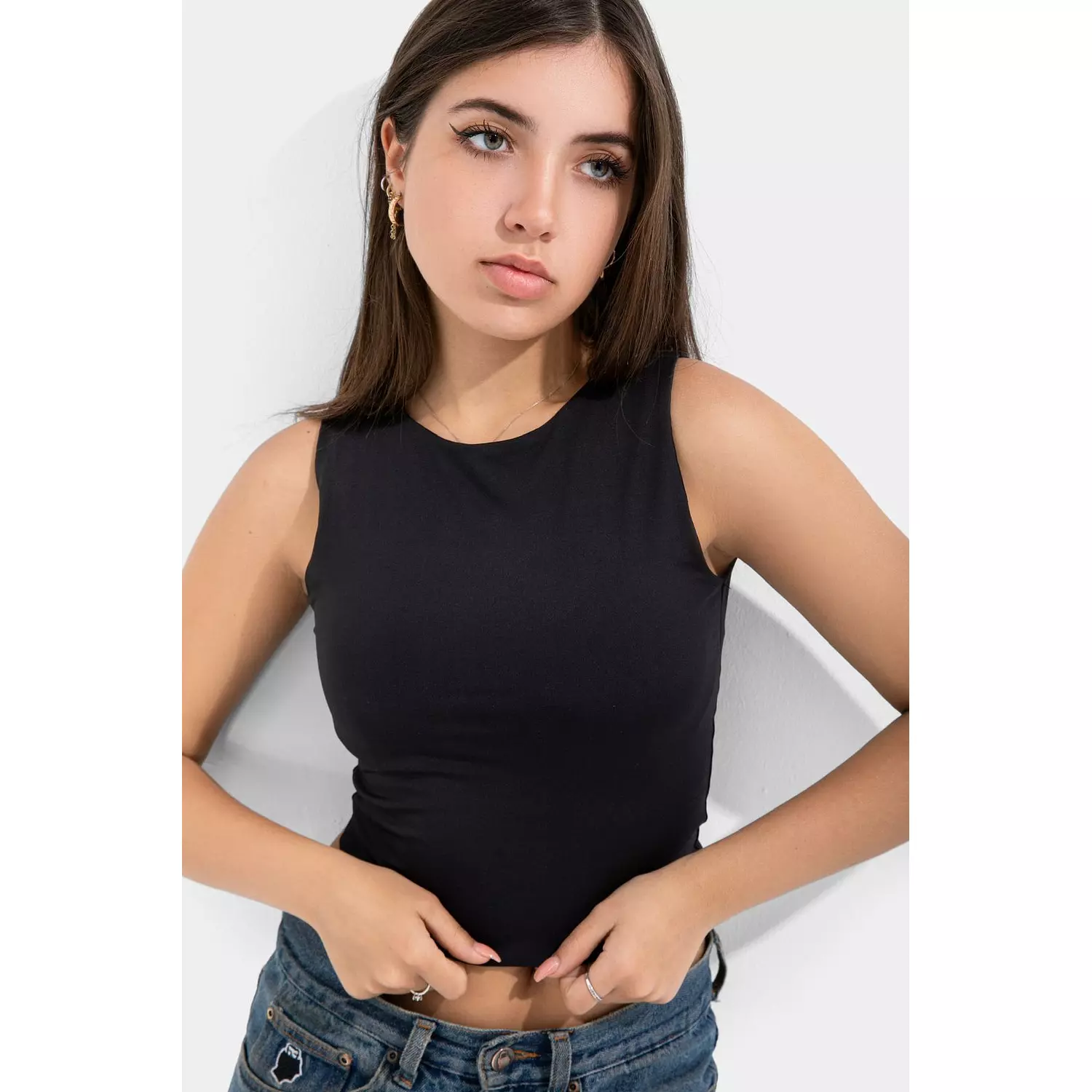 SLEEVELESS CROPPED TOP 2