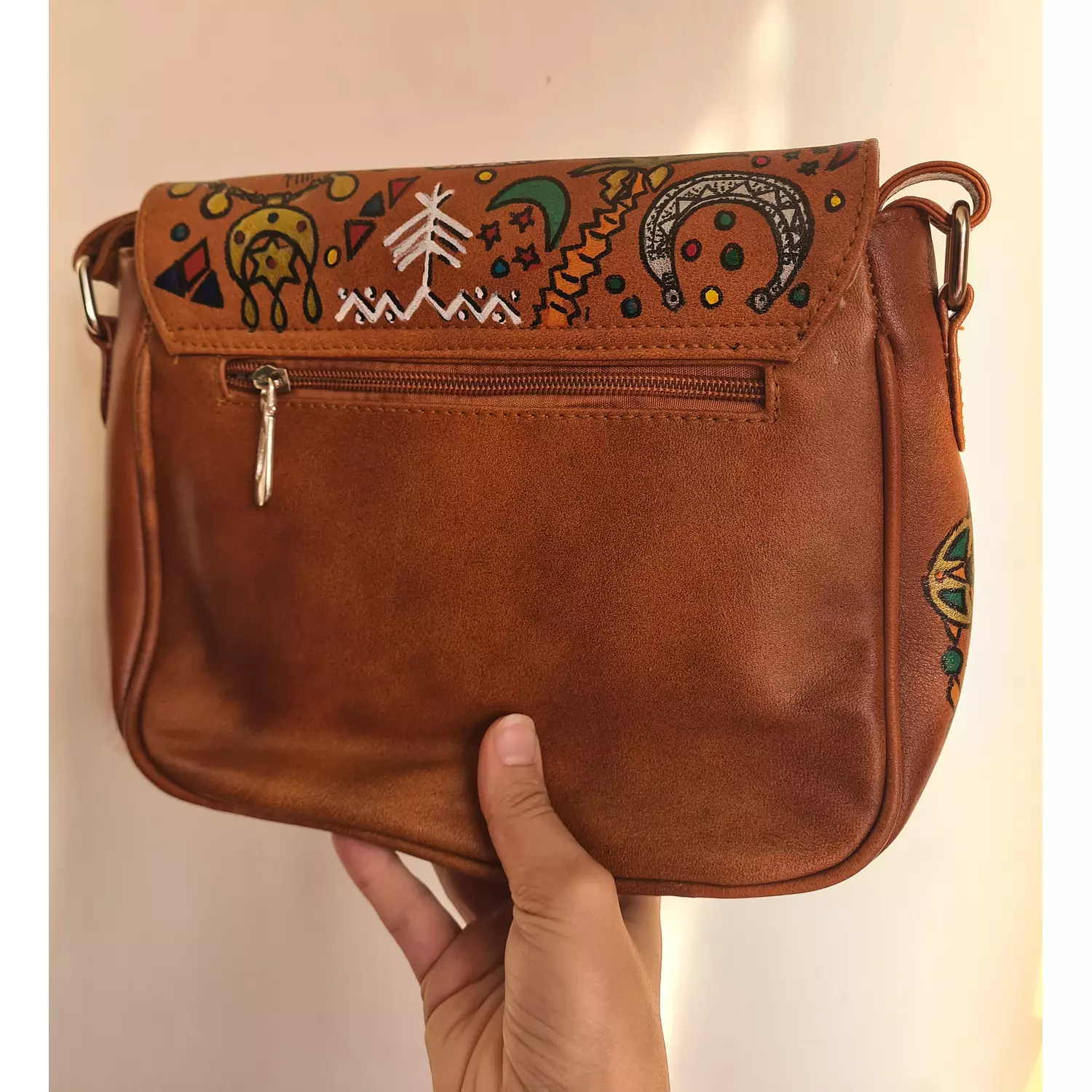 Handpainted genuine leather crossbody with Nubian design  3