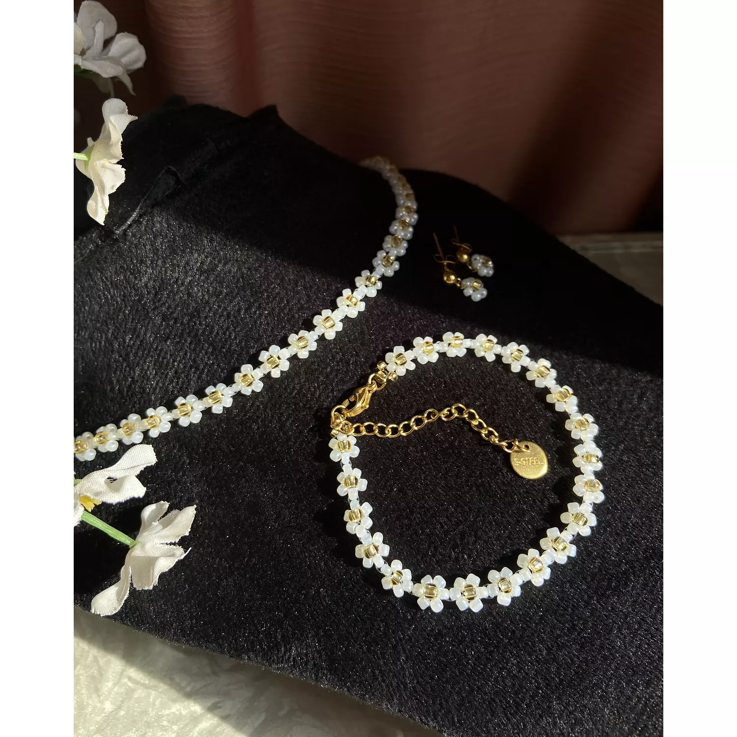 White flowers set ( earrings, bracelet and necklace) 4