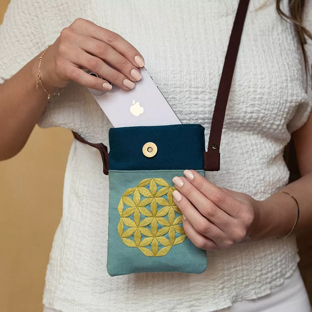 Sakna Bey Mobile Pouch