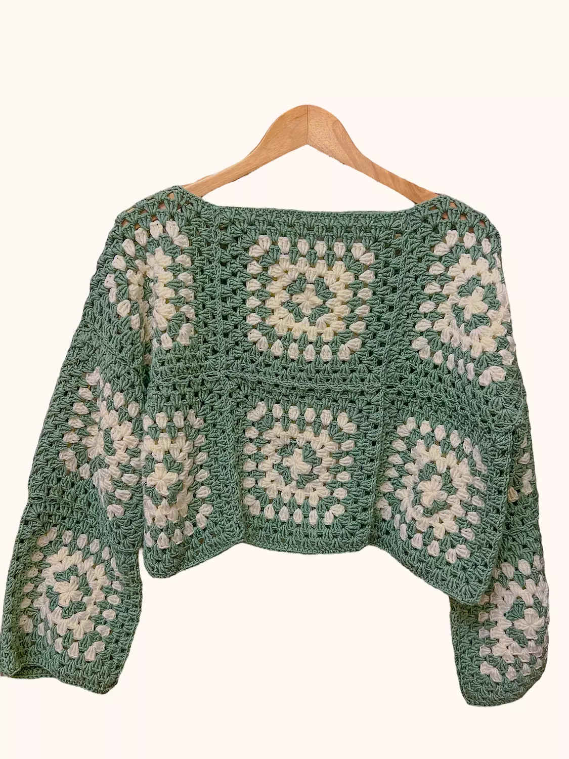 Grannies  cropped pullover  hover image