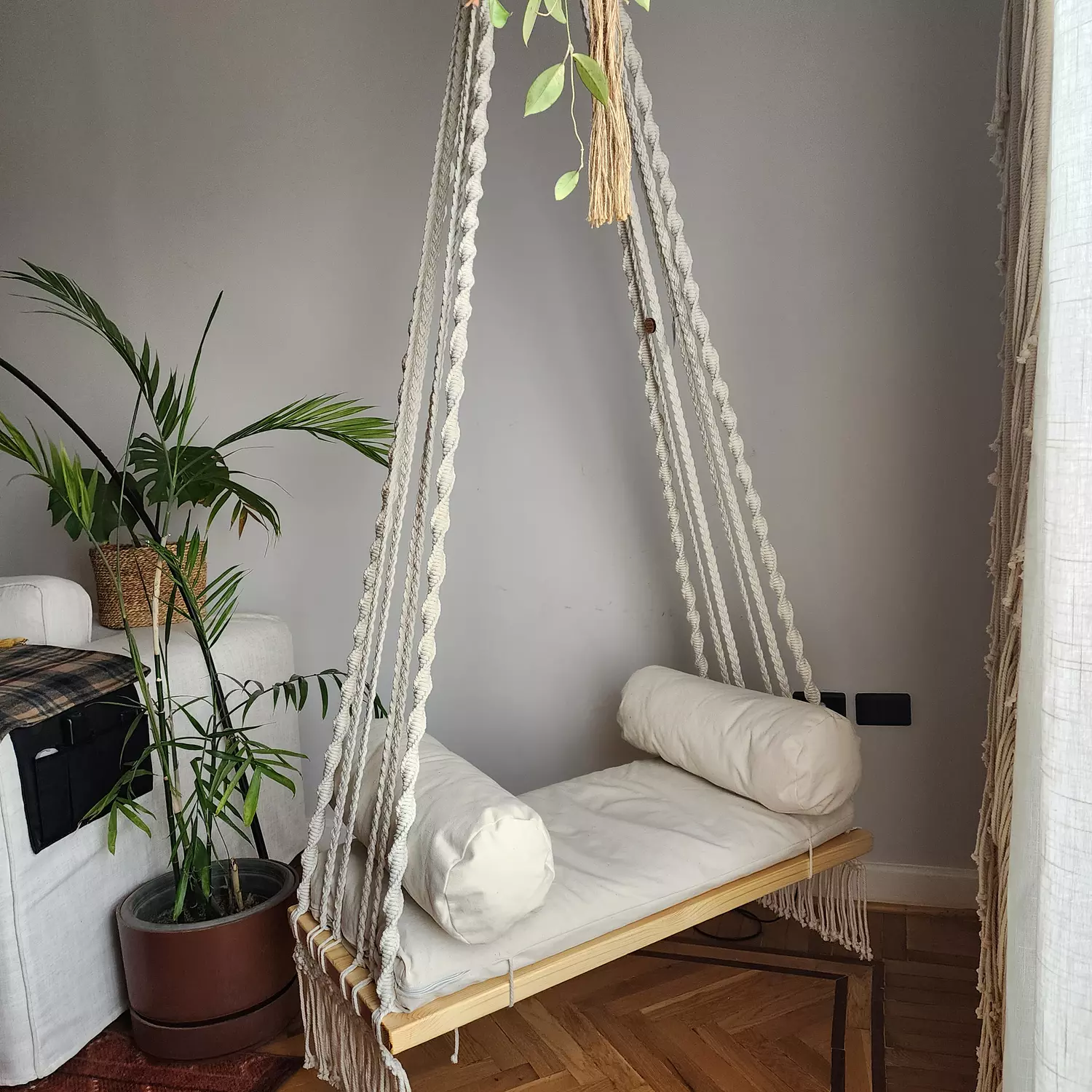 LARGE SHELF MACRAME SWING hover image