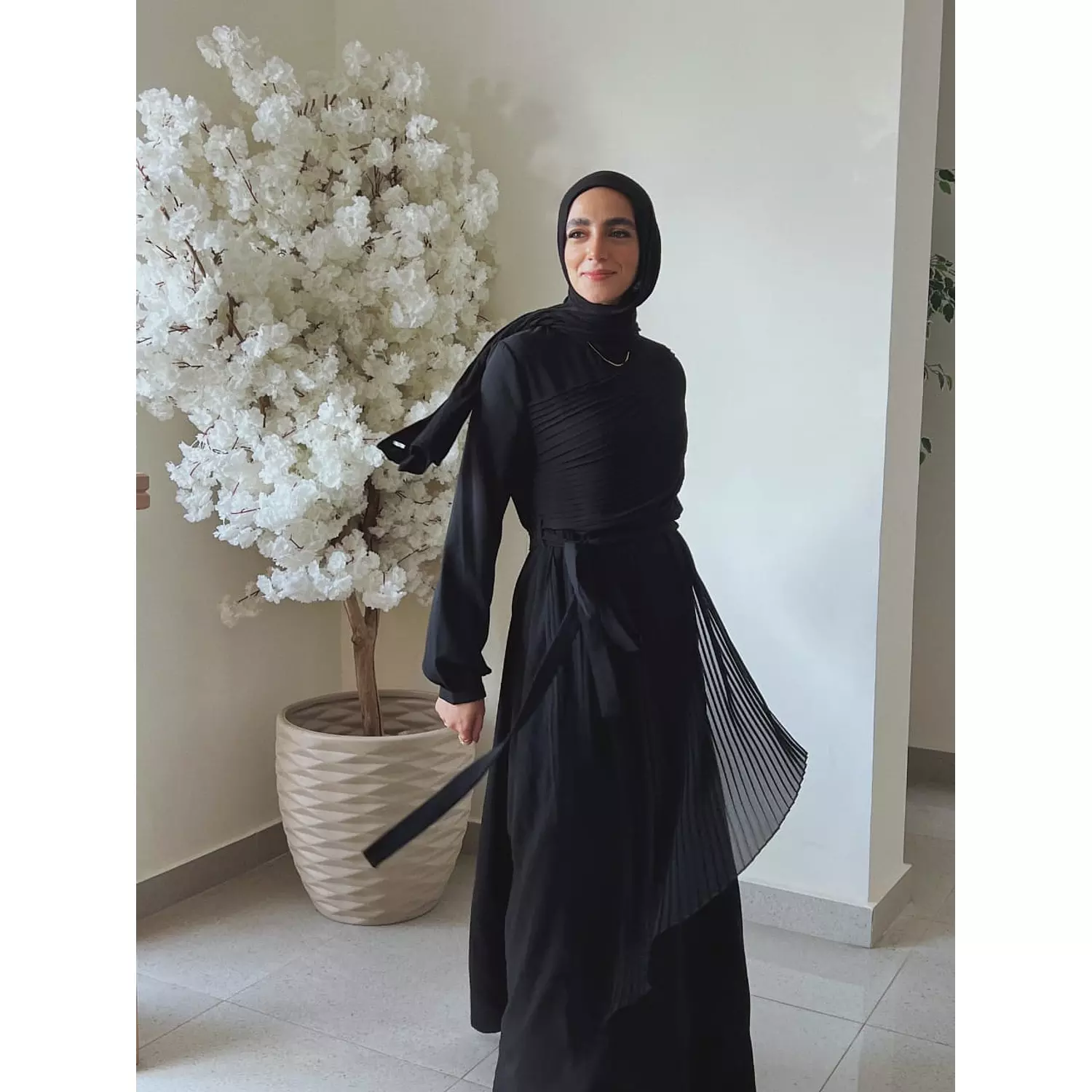 Roman Pleated Abaya hover image