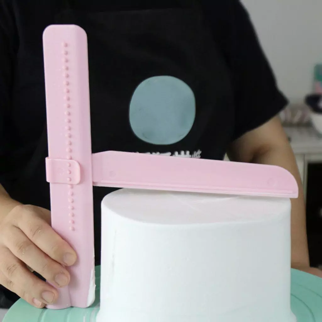 Adjustable Cake Scraper- Pink