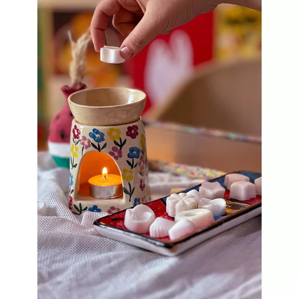 Flowers oil diffuser 