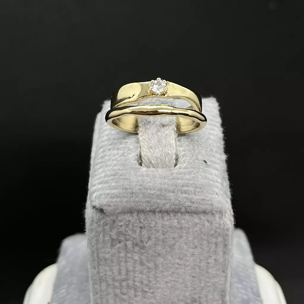 Gold Ring with Diamond Decorations