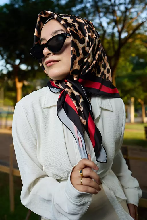 <p><strong><span style="color: rgb(29, 26, 32)">Squared silk Scarves</span></strong></p>