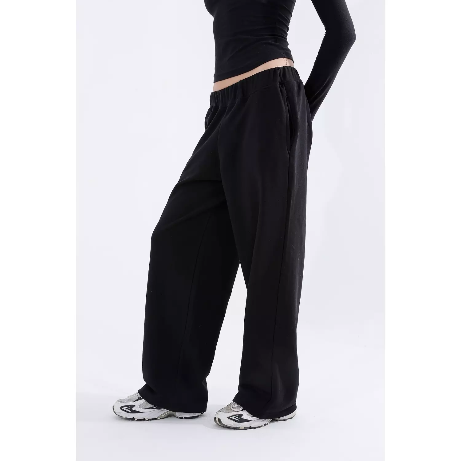 STRAIGHT LEG SWEATPANTS IN BLACK  1