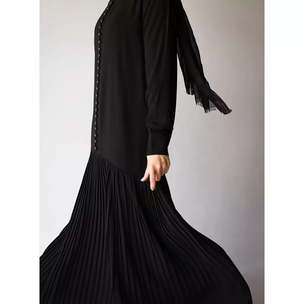 Buttoned Pleated Abaya