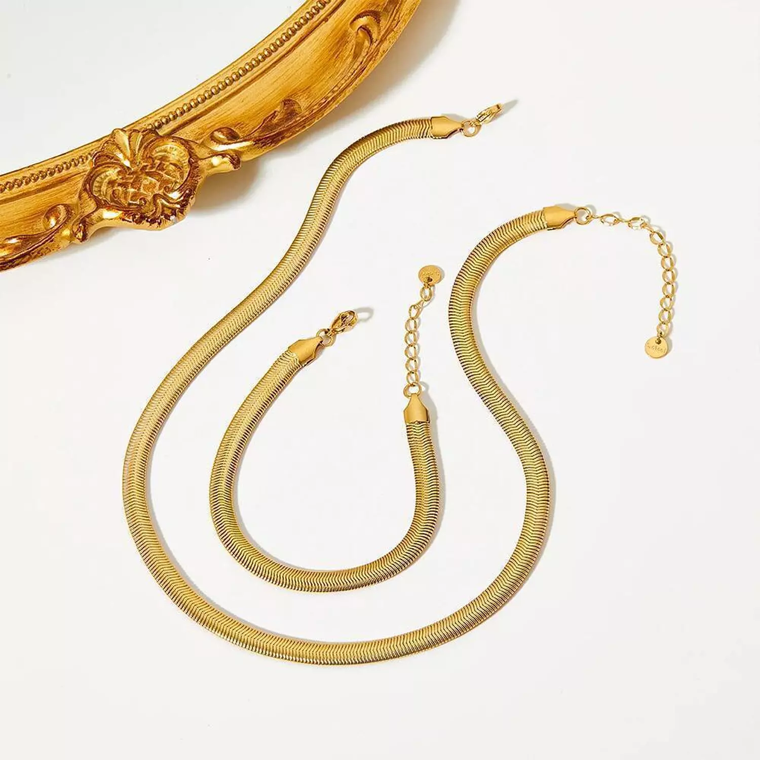Basic Herringbone Gold Necklace-2nd-img