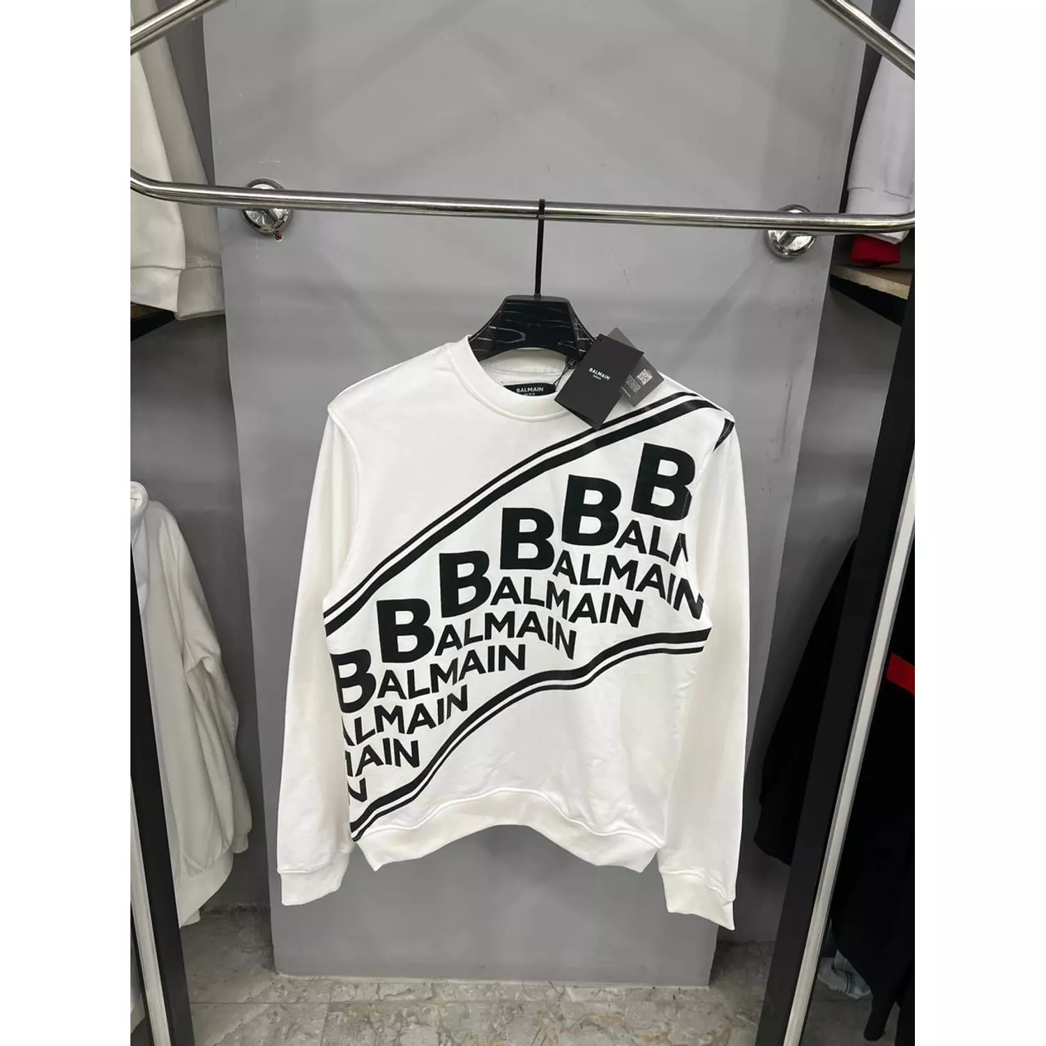 BALMAIN PARIS SWEATSHIRT hover image