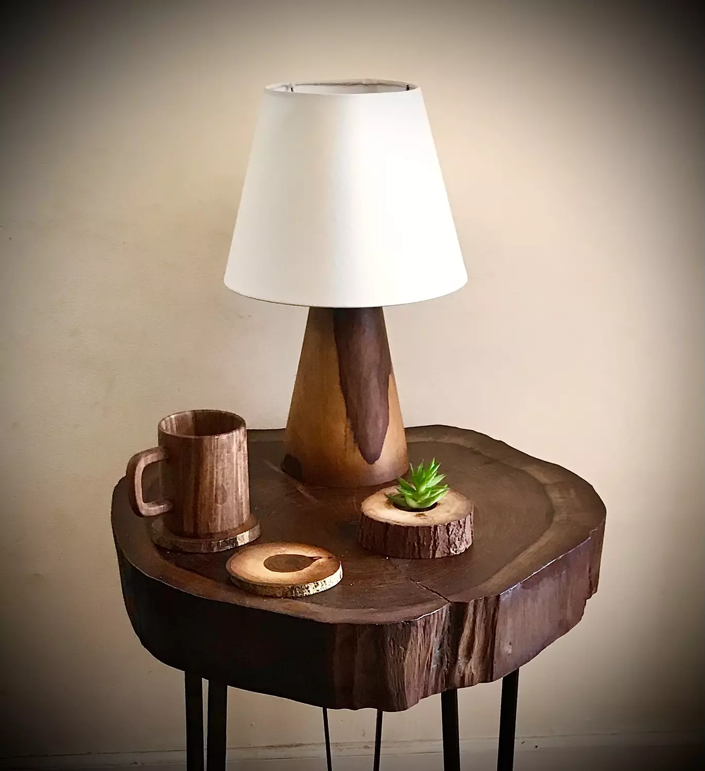 Table lamp 3 hover image