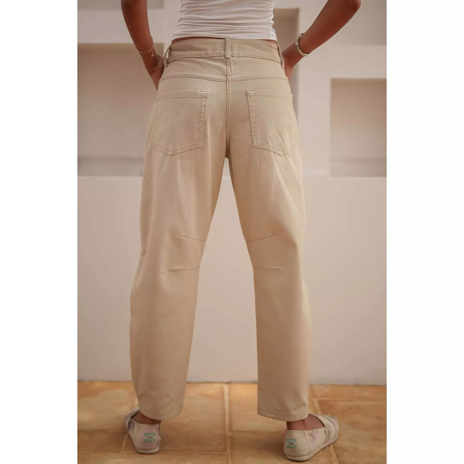 Airy Mid-Rise Barrel Jeans Beige 3