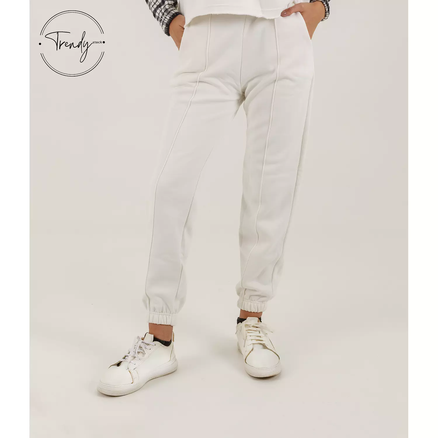 Plain Sweatpants with closed leg 5