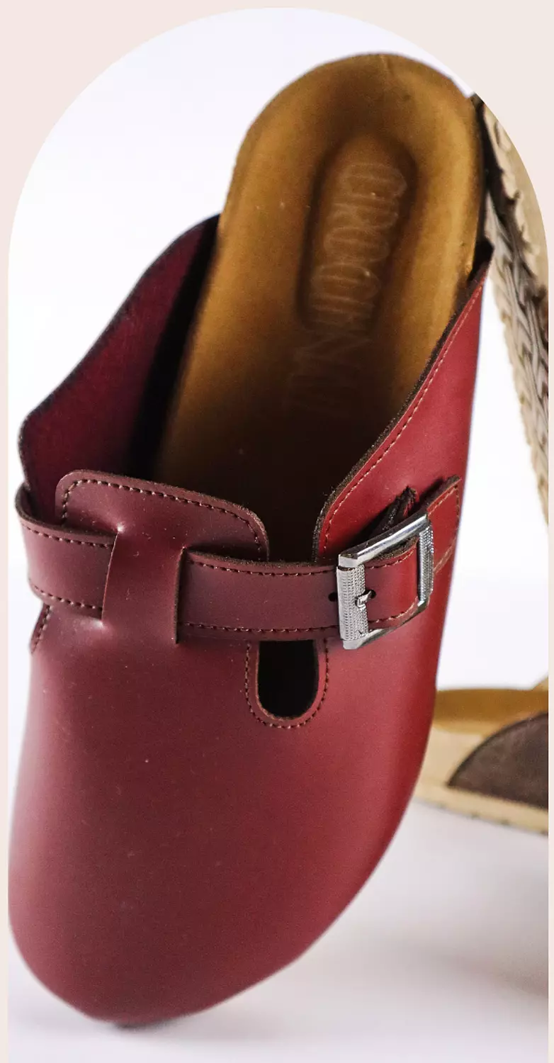 <h3><span style="color: rgb(0, 0, 0)">Leather clogs - Burgundy</span></h3>