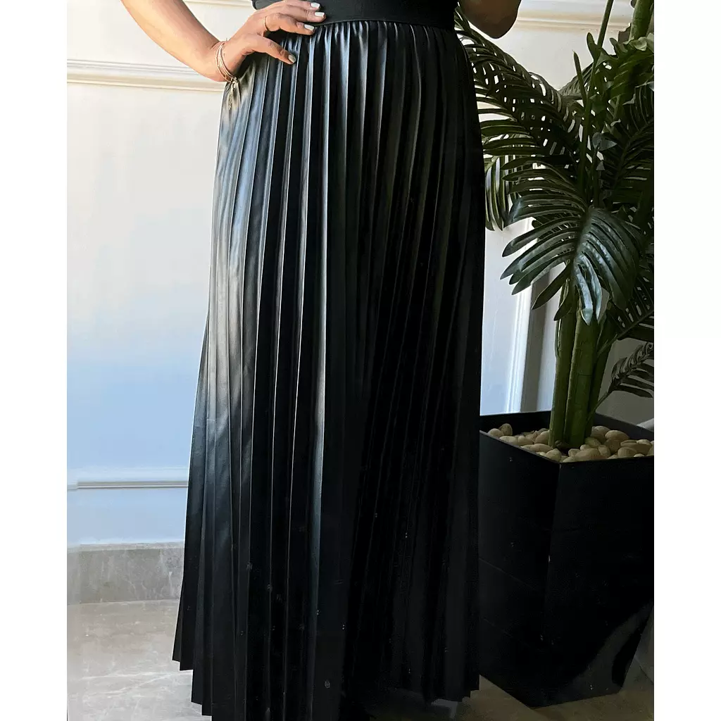 Plisse Skirt in leather black