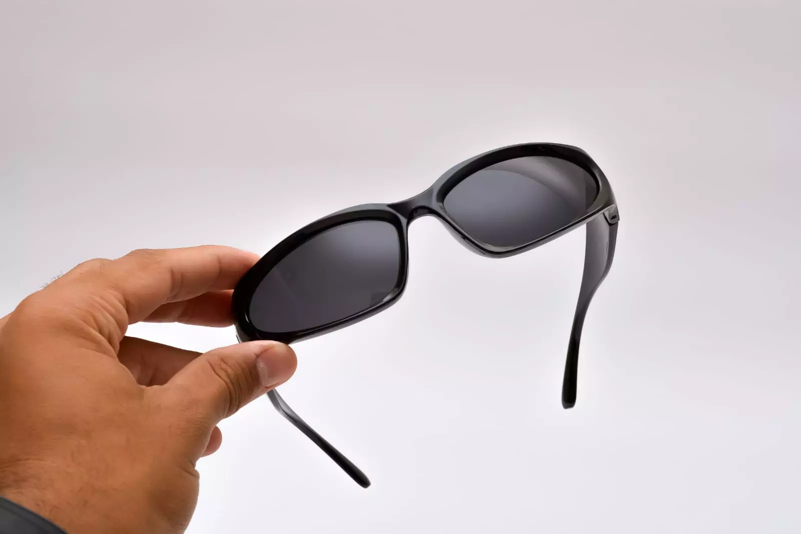 <p><strong><span style="color: rgb(0, 0, 0)">Y2k sunglasses</span></strong></p>