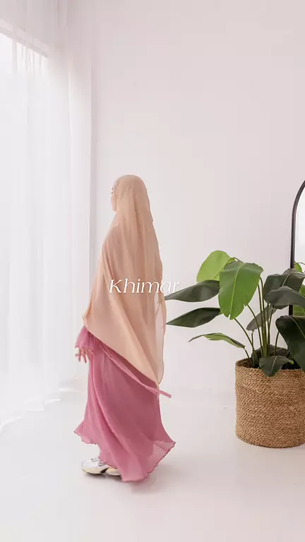 <h3 style="text-align: justify"><a target="_blank" rel="noopener noreferrer nofollow" href="/shop/Hoodies"><br>Khimar</a></h3><p style="text-align: justify"><a target="_blank" rel="noopener noreferrer nofollow" href="/shop/Hoodies"><span style="color: rgb(189, 161, 150)">SHOP NOW ⇒</span></a></p>