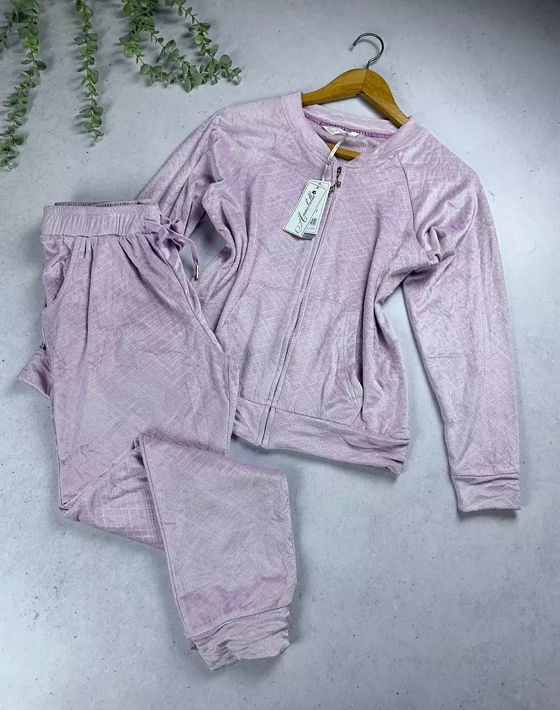 Cute velvet pijama set from Anabelle