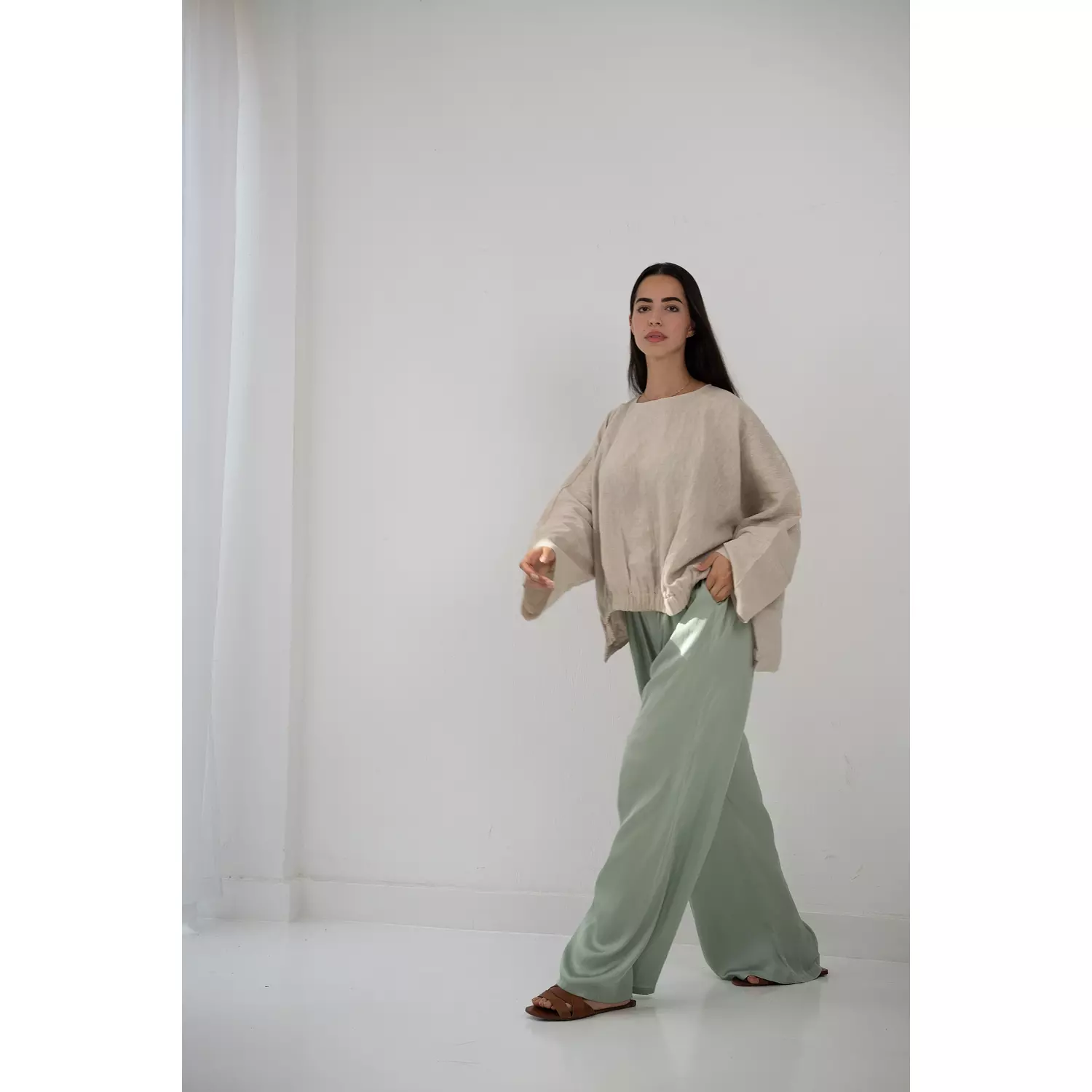 Minimalist linen blouse in beige 3